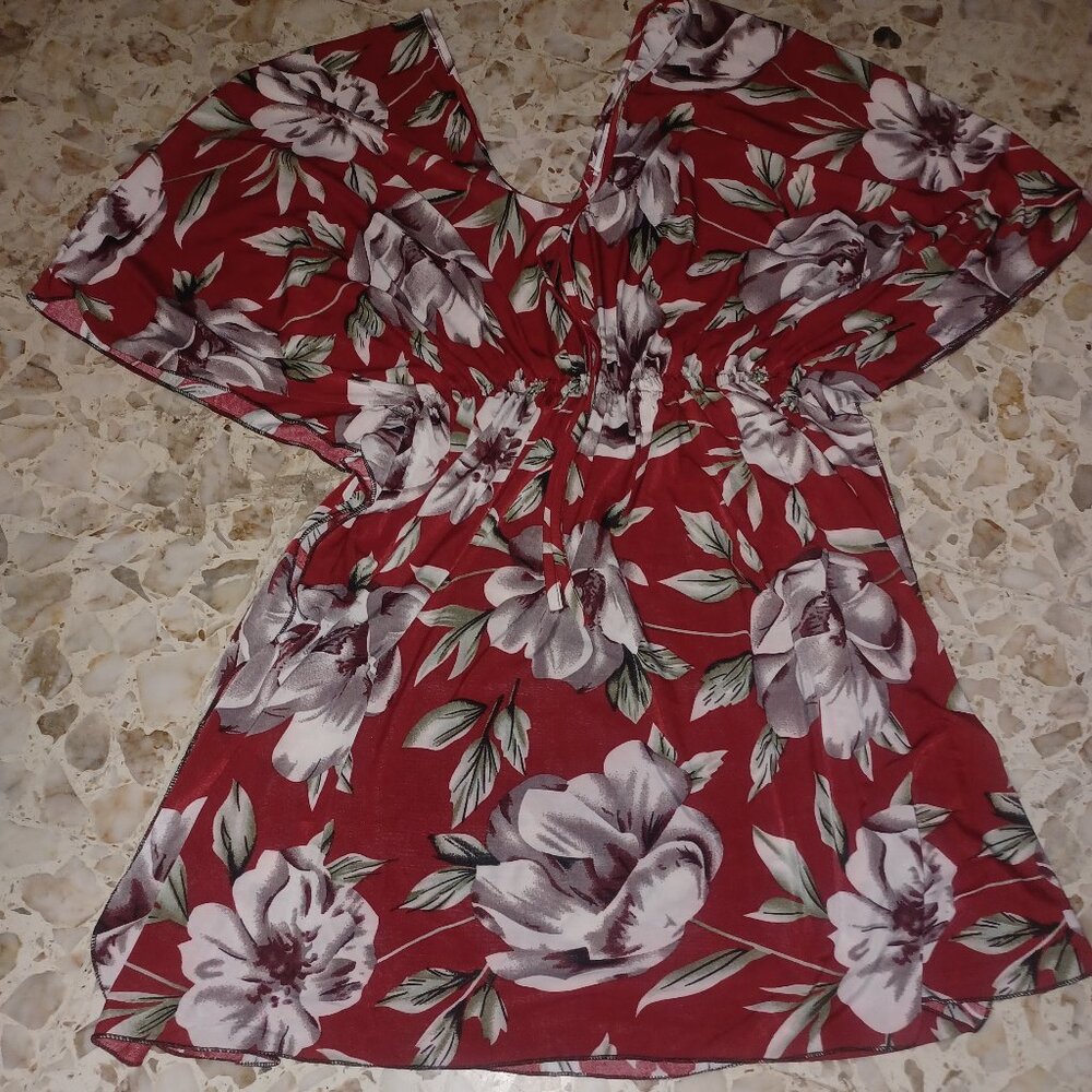 Tamsy Women's NWT Top Short Sleeve 2X Red & White Floral